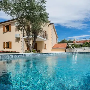 Apartment Diamant With Pool & Whirlpool, Čižići